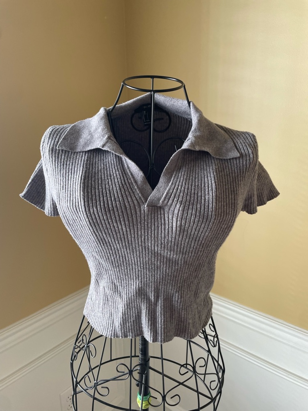 Ribbed Cropped Knit Collared Crop Top